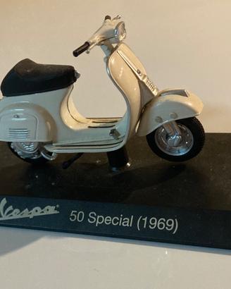 Modellino Vespa 50 special 1/18 collezione edicola