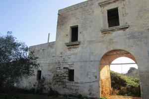 Rudere di 400mq con 15.000mq di terreno