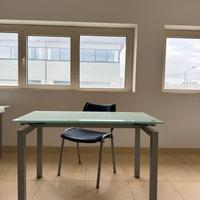 Scrivania moderna con sedia inclusa