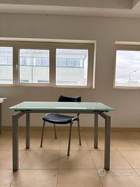 Scrivania moderna con sedia inclusa