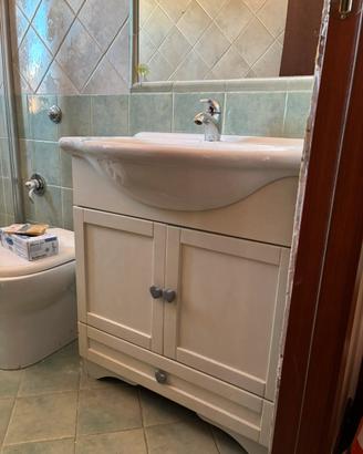 Mobiletto in legno bagno con lavabo