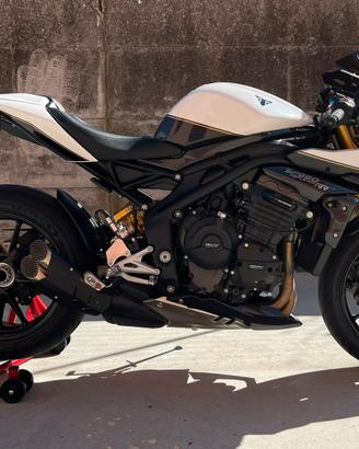 Triumph speed triple 1200 rr