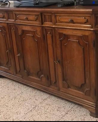 Mobili in legno massello – stile classico