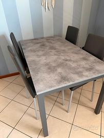 Tavolo allungabile + 4/6 sedie