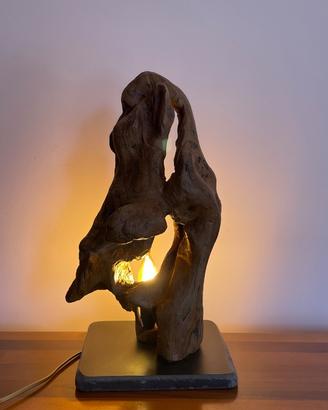 Lampada in legno marino