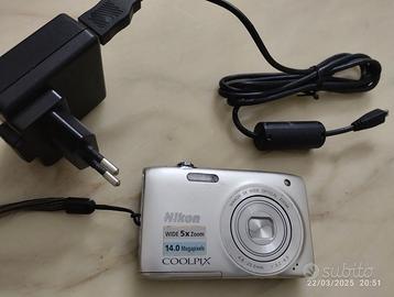 Macchina fotografica compatta