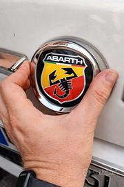 adesivo Abarth fregio cofano macchina Fiat 