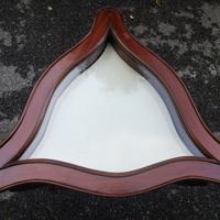 Tavolino triangolare a teca collezioni splendido