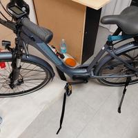 BICI DA DONNA ROCK MACHINE USATA  A BATTERIA