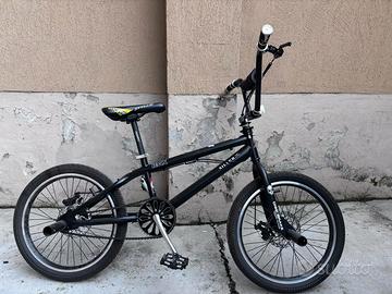 bmx bici ragazzo bicicletta  freestyle 