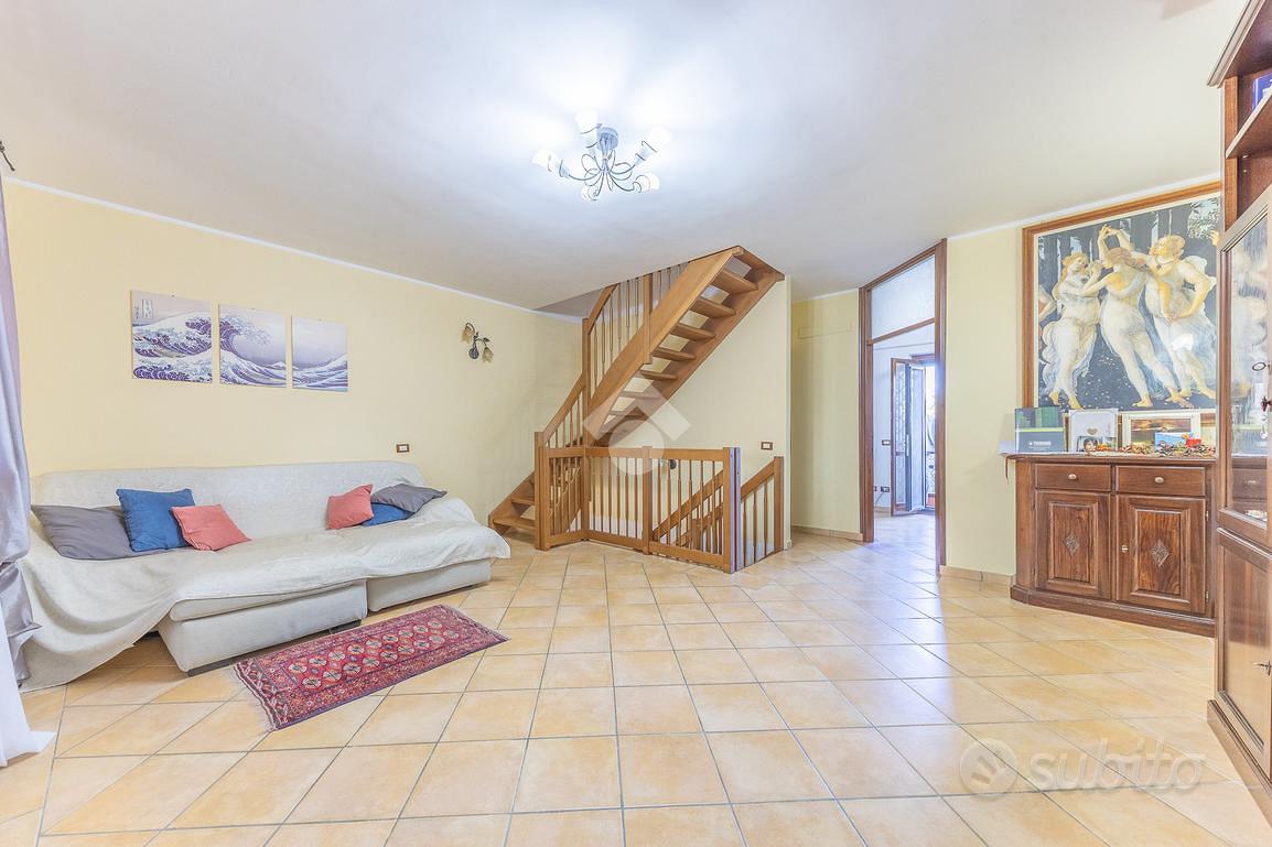VILLA A SCHIERA A SANT'ANGELO ROMANO - Vista 5