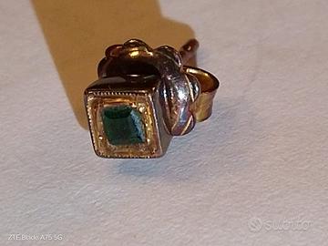 orecchino in oro e smeraldo