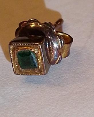 orecchino in oro e smeraldo