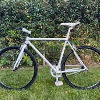 Bicicletta stile fixi