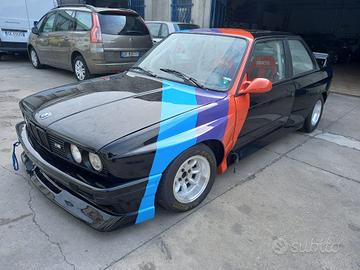 BMW 325 is 2 porte