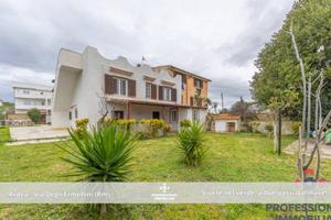Villa di 174 m² con 4 locali e box auto a Ardea