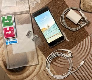 iPhone 6s, funzionante e completo di accessori
