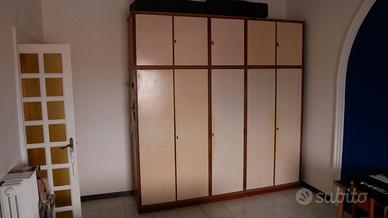 Armadio in legno massello