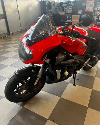 Aprilia Tuono 1000 r