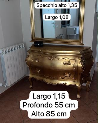 Specchio e comò