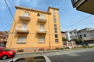 Primo piano con ascensore privato zona centrale