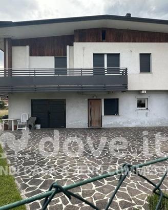 Villa di 285 m² con più di 5 locali a Santa Giusti