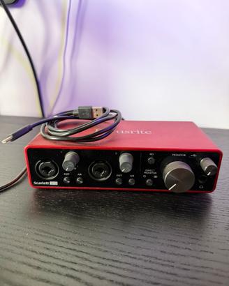Bundle scheda audio, monitor da studio, microfono
