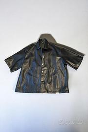 Camicia in ecopelle nera con fiamme ricamate