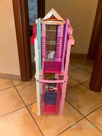 Casa di Barbie a 3 piani con ascensore e accessori