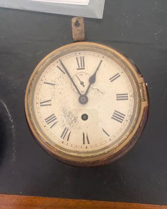 Orologio da nave con carica manuale
