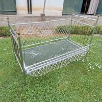 lettino con spondine 