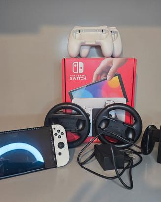 Nintendo Switch OLED bianca + dock e accessori
