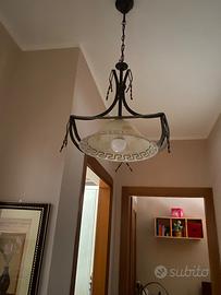 Lampadario ferro battuto e cupola in vetro lavorat
