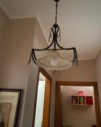 Lampadario ferro battuto e cupola in vetro lavorat
