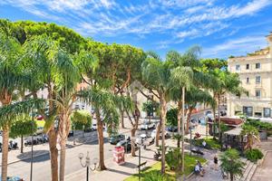 5 LOCALI A GAETA