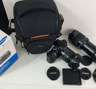 Samsung NX5 con Samsung 18-55mm e Samsung 50/200mm