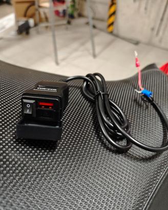 Caricatore da moto con USB