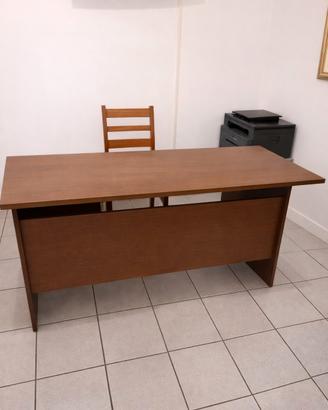 🟤 Scrivania vintage anni ’70 – solida
