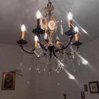 lampadario con lampadine e goccie in stile barocco