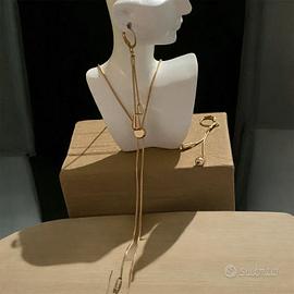 Set collana e orecchini lunghi colore oro