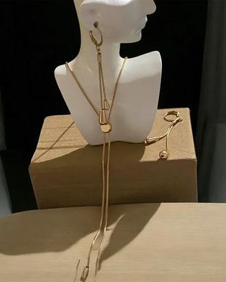 Set collana e orecchini lunghi colore oro