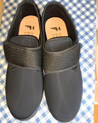 Scarpe ortopediche antiscivolo ed elasticizzate