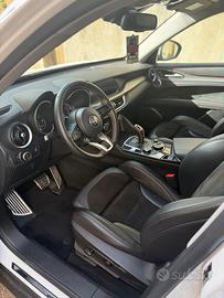 Sedili stelvio quadrifoglio