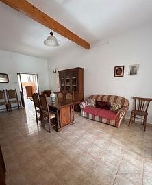 Casa campidanese con cortile in zona centrale