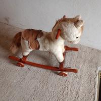 cavallino giocattolo 