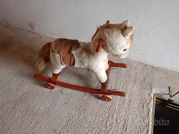 cavallino giocattolo 