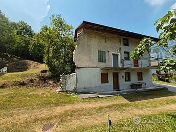 Porzione di casa da ristrutturare ideale imprese