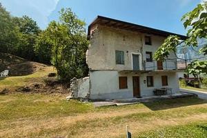 Porzione di casa da ristrutturare ideale imprese