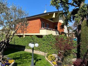 VILLA SINGOLA A CASIRATE D'ADDA