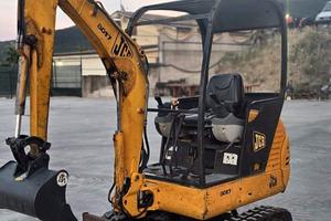 JCB 8017